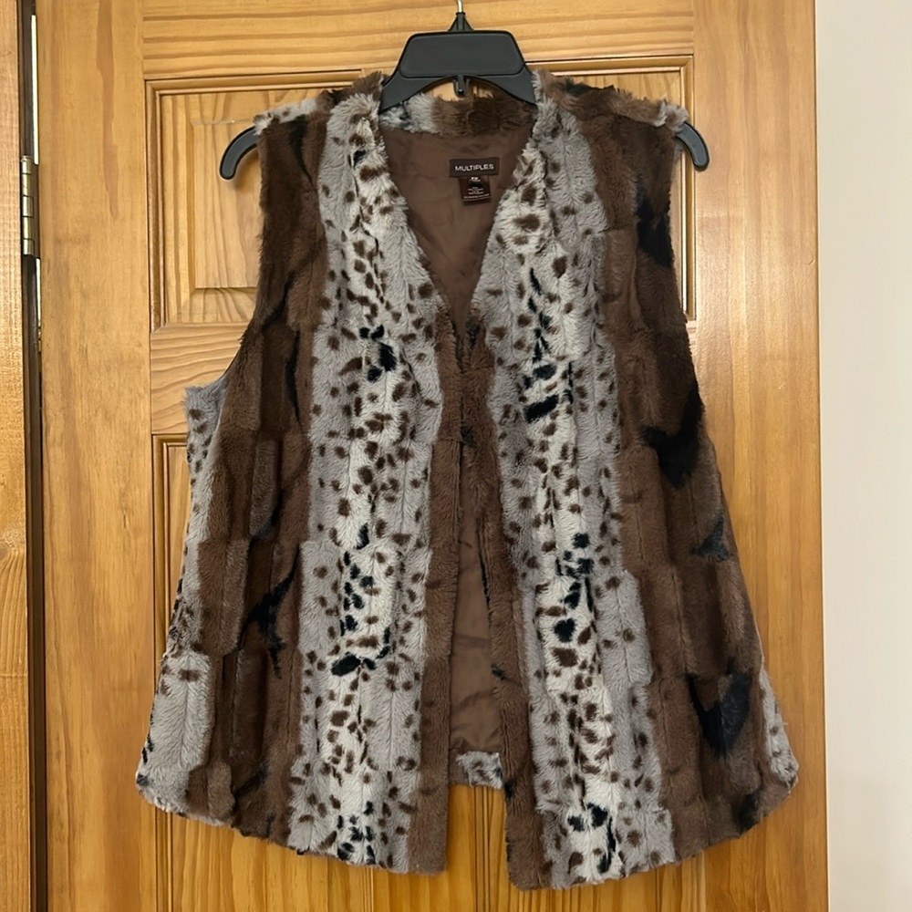 Multiples Vest size petite medium
